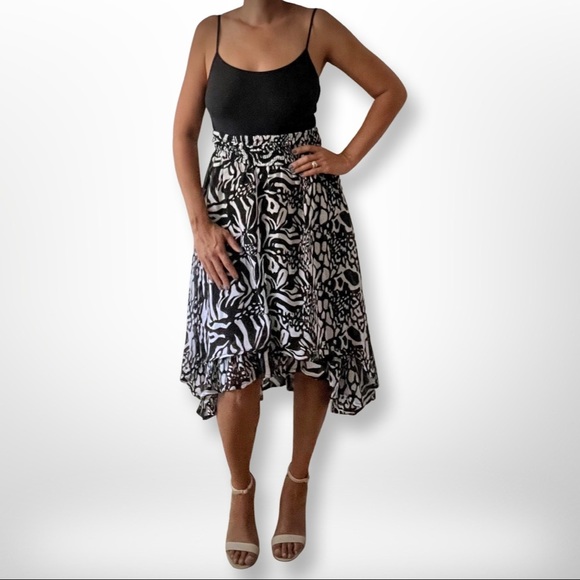 Beautiful Handmade Skirt Size Small/Medium￼￼ Asymmetrical high - Low Style - Picture 2 of 10